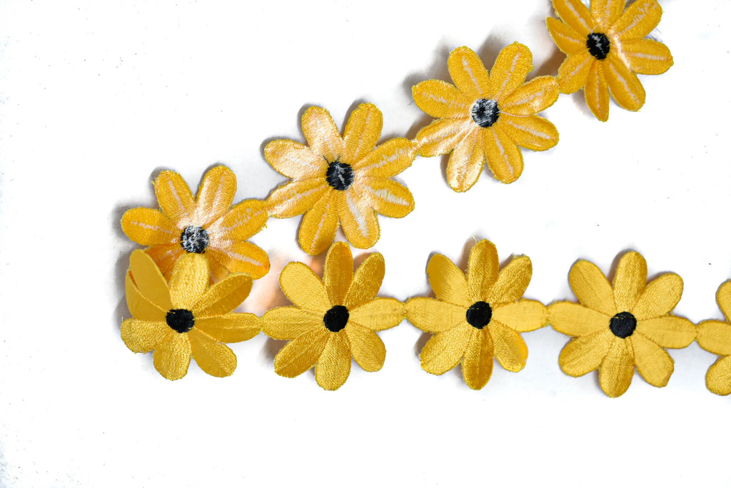 Embroidered Yellow Daisy Flower Iron-On Trim