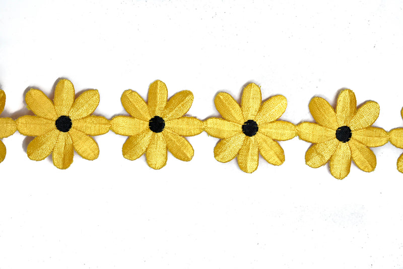 Embroidered Yellow Daisy Flower Iron-On Trim